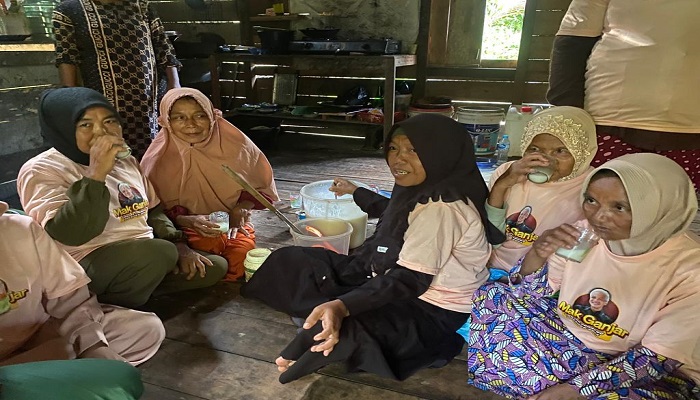 Di Kubu Raya, Mak Ganjar Kalbar Jalin Silaturahmi Seraya Belajar Buat Es Doger