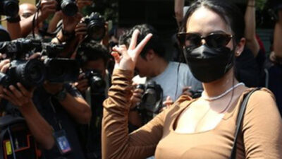 siskaee di depan rekan-rekan jurnalis