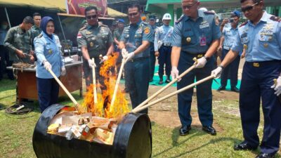 Pangdam XII/Tpr Dampingi Orjen TNI Musnahkan Barang Bukti Perkara Pidana Prajurit.