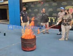 Musnahkan 9.497 butir Ekstasi dan 1,5 Kg Ganja yang Hendak Diedarkan di Pontianak dan Singkawang