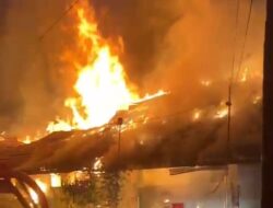 Kubu Raya membara 10 Rumah Dinas Anggota TNI-AD di Gatot Subroto, Terbakar,Diduga Arus Pendek listrik
