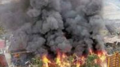 Sijago merah mengamuk di tengah Guyuran hujan PLTD Sukaharja terbakar Menajer PLN minta maaf.