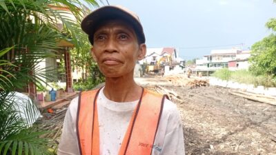 turap sepanjang kurang lebih 93 meter di Jalan Pendawan,Kabupaten Sambas telah mencapai lebih 80 persen.