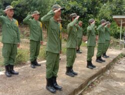 Babinsa koramil 1204-16/Sekadau hulu bersama  beri latihan limmas diwilayah binaan.