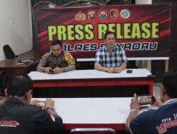 Bejat Seorang Ayah tega Cabul anak tirinya yang masih bau kencur 