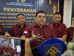 Tito Serahkan Remisi Khusus Idul Fitri 1445 H Tahun 2024 di Lapas Pontianak.