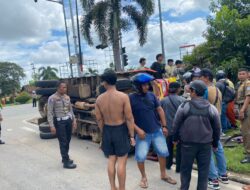 Truk bermuatan kayu Ulin di duga ilegal Tabrak Tiga Sepeda Motor di Kubu Raya, Dua Korban Luka Serius