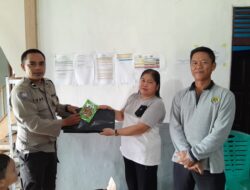 Program Ketahanan Pangan, Polsek Sungai Laur Berikan Bibit Kepada Warga