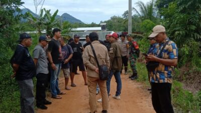 Ketua Komisi II DPRD Kota Singkawang Harry Sarasati Widha Sugeng Sidak Peternakan Babi di Pangmilang Terkait Dugaan Pencemaran Limba