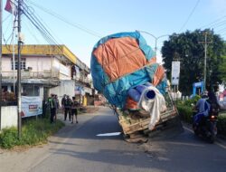 Gerak Cepat  Satlantas Polres Melawi Amankan Jalan Juang