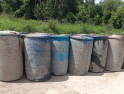 Drum Solar Subsidi Diduga untuk Tambang Emas Ilegal Ditemukan Terbengkalai di Kapuas Hulu 