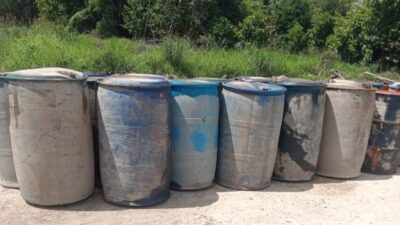 Drum Solar Subsidi Diduga untuk Tambang Emas Ilegal Ditemukan Terbengkalai di Kapuas Hulu 