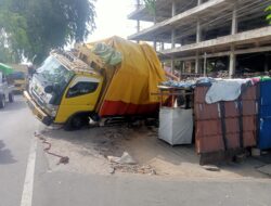 Tumbang nya Truk Expedisi Penyebab Kemacetan di jalan imambonjol
