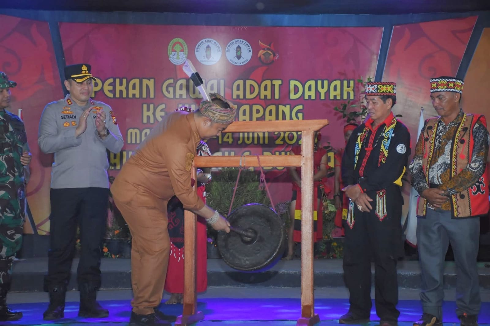 Pembukaan Acara Gawai Dayak Yang di Resmikan Bupati