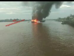 Kapal bandung pengangkut sembako terbakar akibat arus Pendek listrik