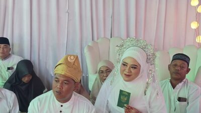 Indah & Reza Sah! Cinta Dua Kabupaten Berlabuh dalam Ijab Kabul Berbalut Pantun Romantis