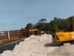 Kurang lebih 140.H. Lahan silica di kec kendawang Desa Kelampai dan lubuk batu tak Memiliki izin