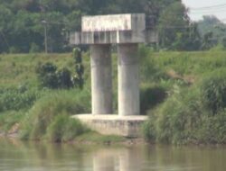 Jembatan Rp9 Miliar Mangkrak di Ketapang,Dugaan Addendum Fiktif dan Skandal Korupsi