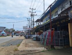 Kabel Semrawut di Pinggir Jalan Kota, Warga Minta Pemerintah Sekadau Segera Bertindak