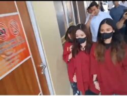 3.Mahasiswi Pengeroyok,Sebar Konten Asusila kini Bergelangkan besi ditangan.serta merasakan dinginnya lantai Perjara