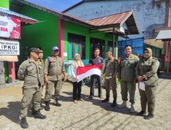 Operasi Kilat Satpol PP! Kota Ketapang Diguyur Bendera Merah Putih, Tak Ada Rumah yang Luput