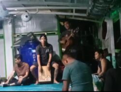 “Wakil Rakyat” Menggema di Pelabuhan Klotok: Suara Pengamen Jadi Jeritan Bangsa yang Tengah Berduka