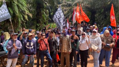 Pasal 33 UUD 1945 Digaungkan Rakyat Desa Teluk Bayur Dalam Aksi Pendudukan Lahan di PT. Prakarsa Tani Sejati (PTS)