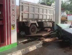 BBM Subsidi Jadi Rebutan, Truk Tabrak Mesin SPBU di Sungai Ambawang