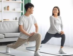 Olahraga adalah semua bentuk aktivitas fisik yang dilakukan baik dalam bentuk kompetitif atau juga santai.