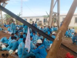 Ratusan Buruh PT WHW Kendawangan Mogok Massal, Solider Kawan Dipecat Sepihak.