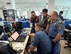 Tim penyidik juga menggeledah Kantor Inspektur Tambang Kementerian ESDM Wilayah Pontianak