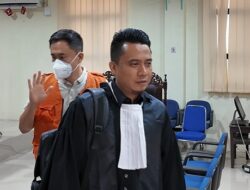Sidang liuxiudong berubah dari pencurian emas.774.kg menjadi sidang. Pencurian listrik dan penyimpan bahan peledak serta pengacam pembunuhan kepada Saiful lucu ada apa PN Ketapang.