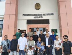 Jeritan Hati Keluarga Suasana haru menyelimuti persidangan saat istri Ajang menyampaikan kesaksiannya.