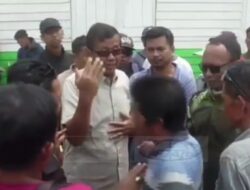 Ratusan warga mensubang mendatangi kantor PT.SMS.Atas Dasar Melakukan Penggususran dan Pengrusakan Kebun Karet Milik Warga.