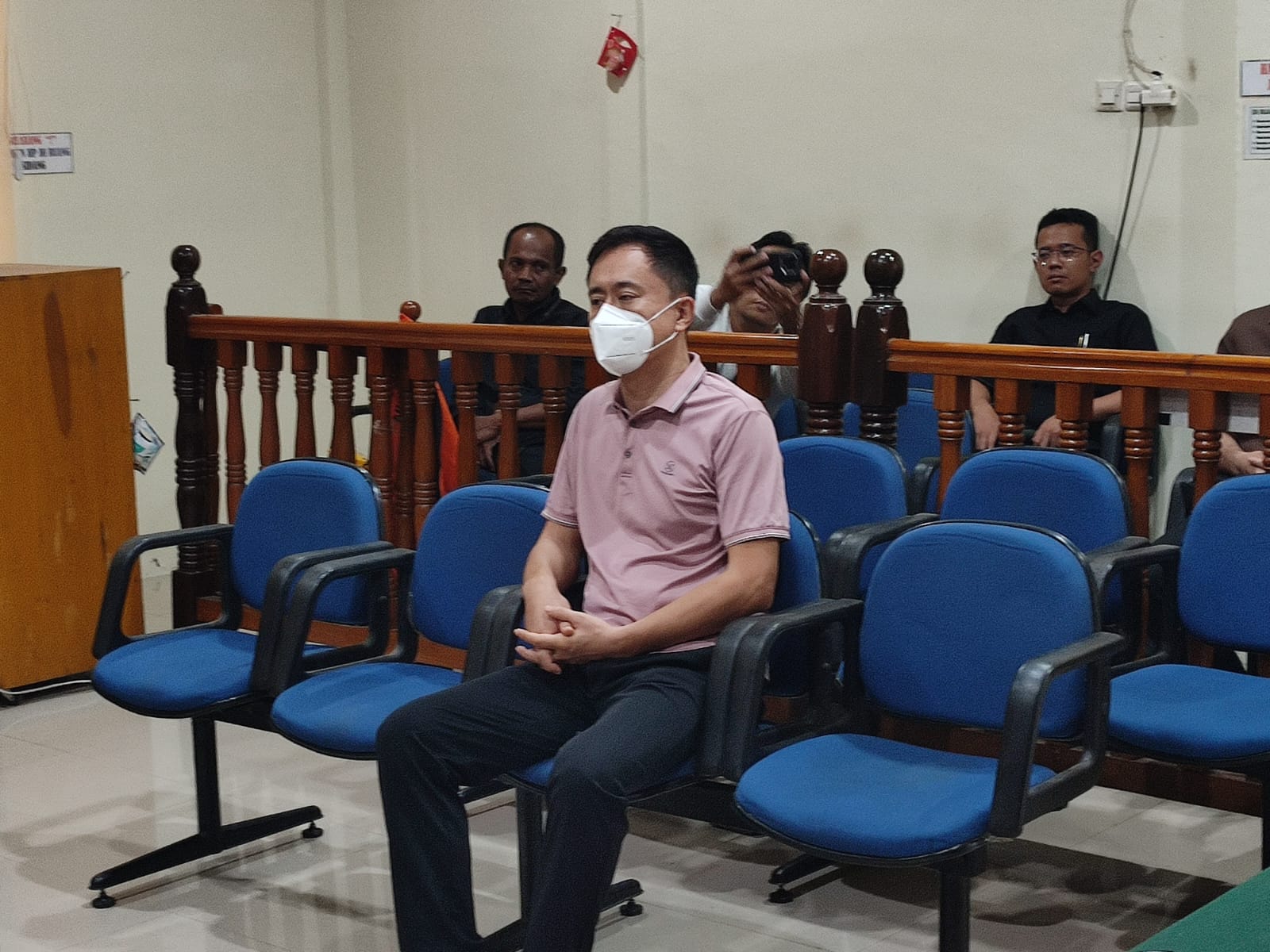 foto istimewah dugaan pencurian dan pemberataan saat dalam persidangan di PN ketapang